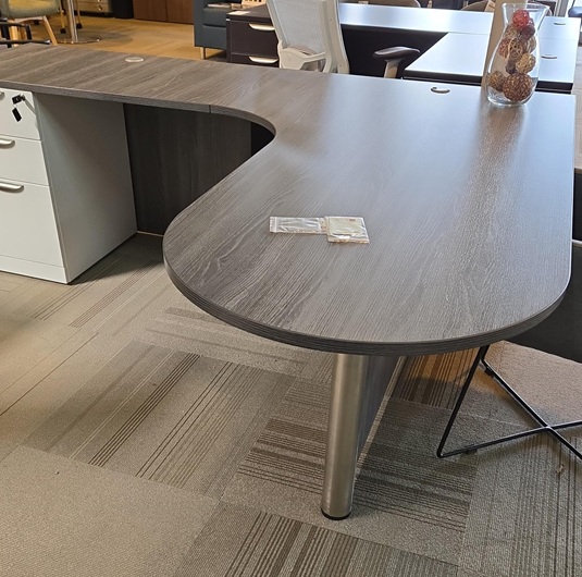 Bullet shaped desk
