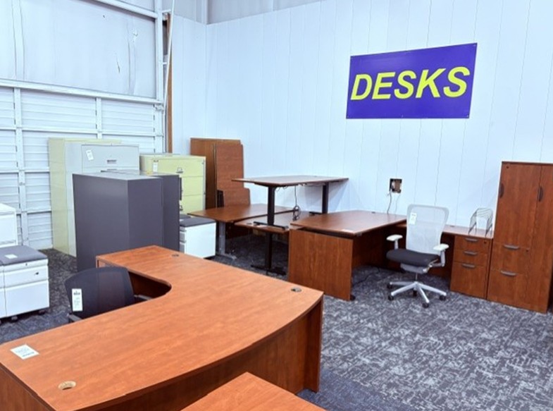 Used desk-Tacoma